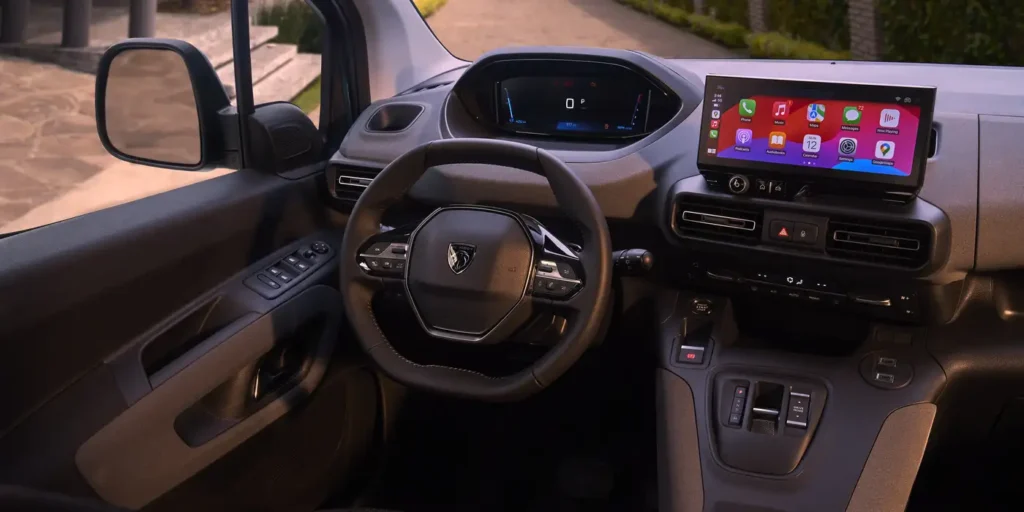 La nueva Peugeot Rifter 2026 llega a México con rediseño exterior, i-Cockpit digital, motores eficientes y hasta 4,000 L de capacidad de carga. Conócela aquí.