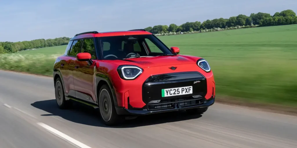 MINI y Paul Smith sorprenden en Japón con diseño británico y electrificación
