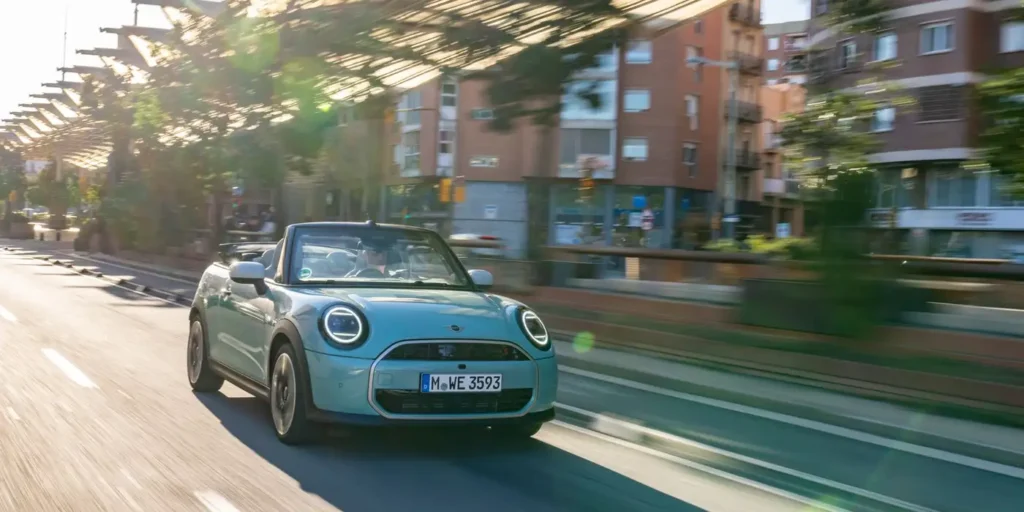 MINI y Paul Smith sorprenden en Japón con diseño británico y electrificación