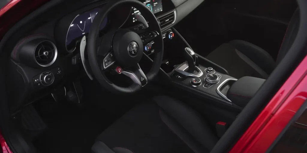 Alfa Romeo lanza solo 63 unidades globales de los Giulia y Stelvio Quadrifoglio Collezione. Motor V6 biturbo de 520 hp, diseño exclusivo y certificado Instant Classic.