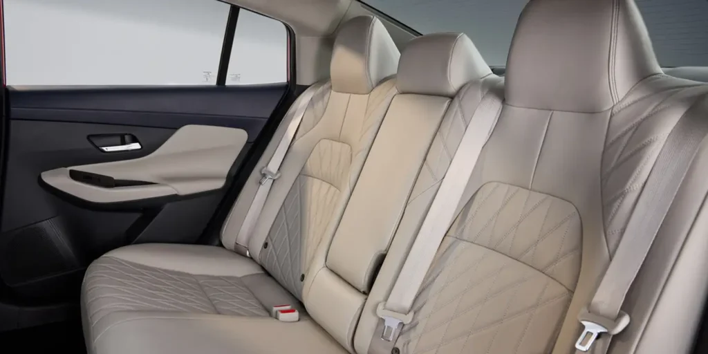 Nissan Sentra 2026 asientos traseros