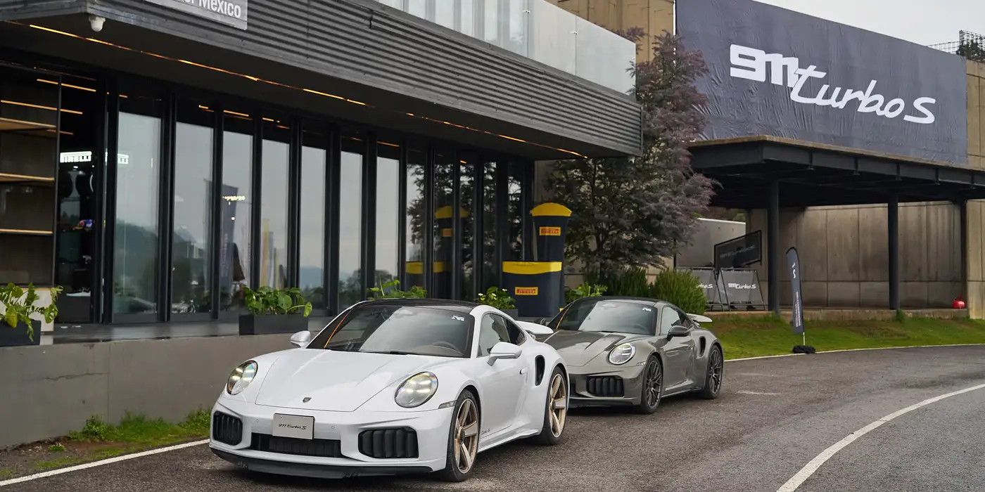 porsche 911 turbo s deportivo hibrido pista driving center