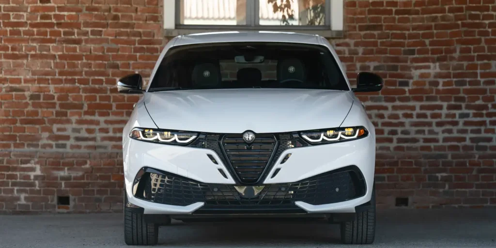 alfa romeo tonale hibrido sport speciale suv blanco exterior