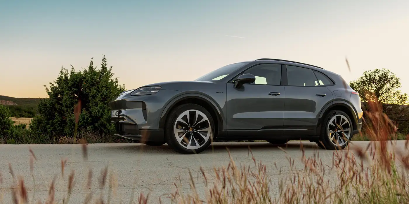 porsche cayenne turbo electric suv blanco los cabos exterior